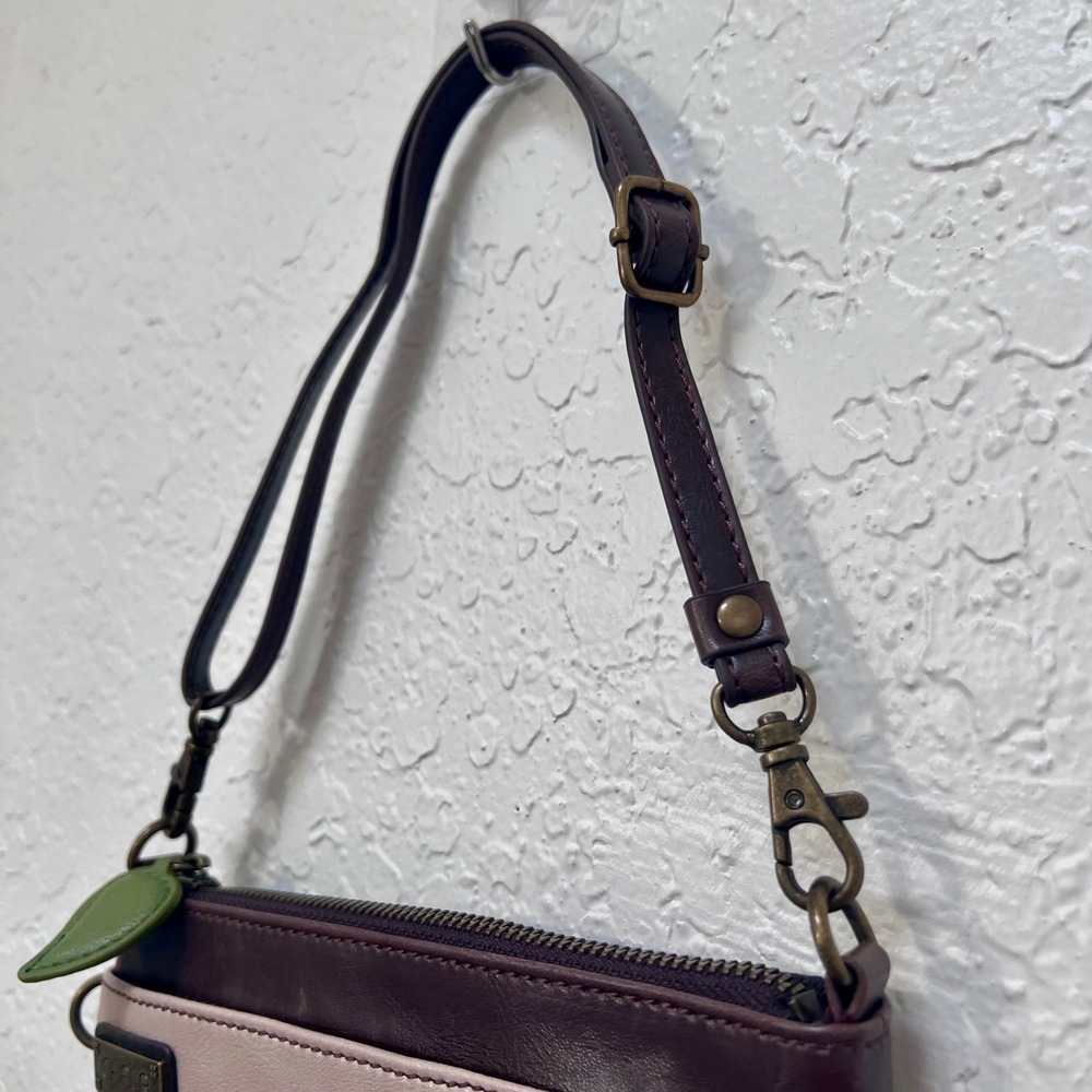 Chala Handbags Mini Daisy Floral Applique Vegan Leather Crossbody Clutch NEW - Picture 4 of 7